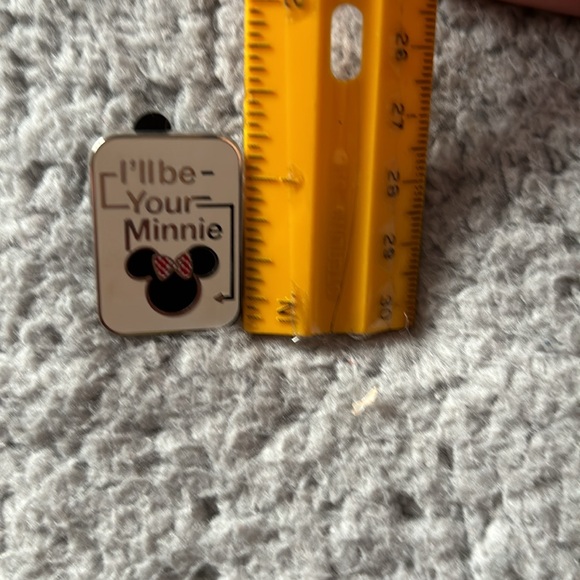 Minnie Mouse Disney Pin - Picture 5 of 6